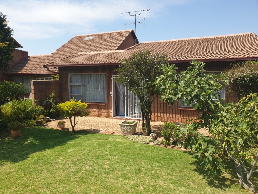3 Bedroom Property for Sale in Wilro Park Gauteng