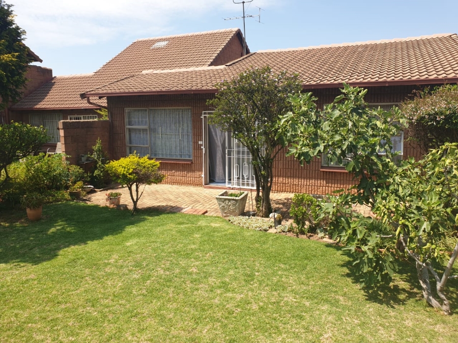 3 Bedroom Property for Sale in Wilro Park Gauteng