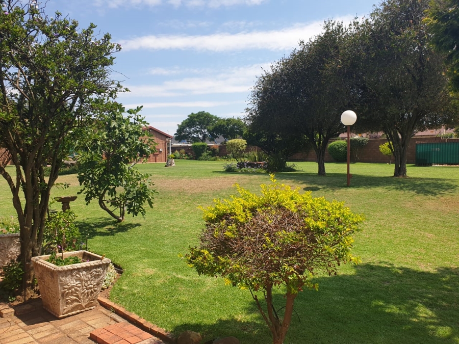 3 Bedroom Property for Sale in Wilro Park Gauteng