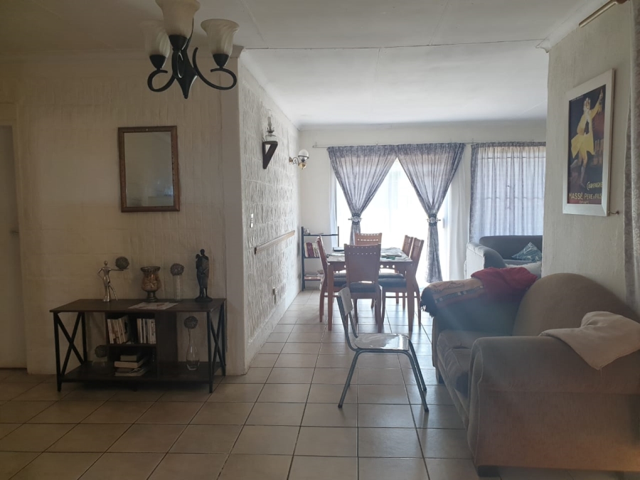 3 Bedroom Property for Sale in Wilro Park Gauteng