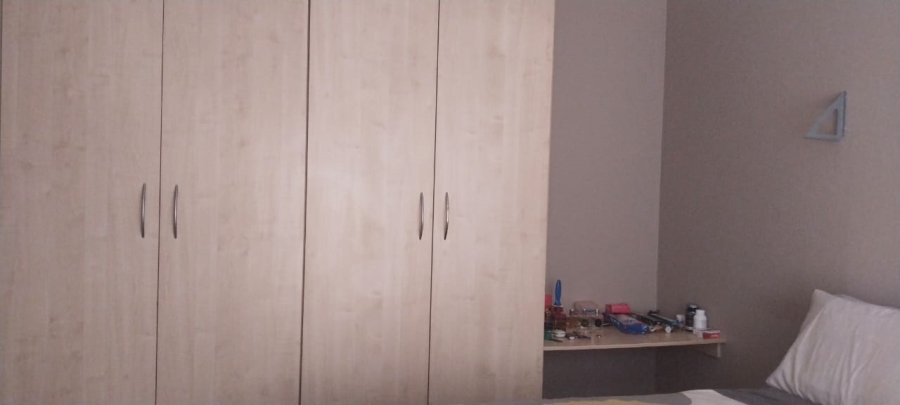 To Let 2 Bedroom Property for Rent in Ruimsig Gauteng