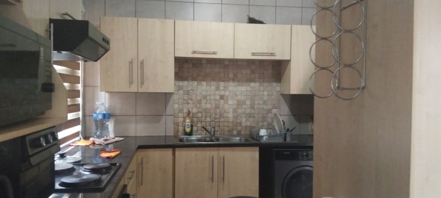 To Let 2 Bedroom Property for Rent in Ruimsig Gauteng