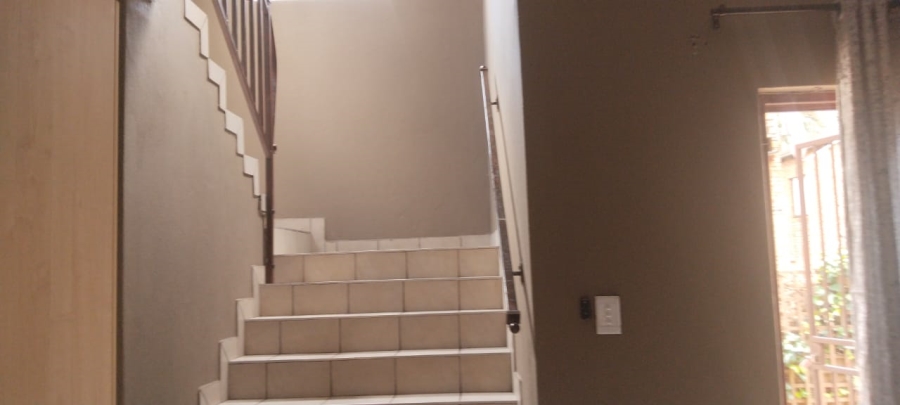 To Let 2 Bedroom Property for Rent in Ruimsig Gauteng