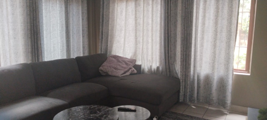 To Let 2 Bedroom Property for Rent in Ruimsig Gauteng