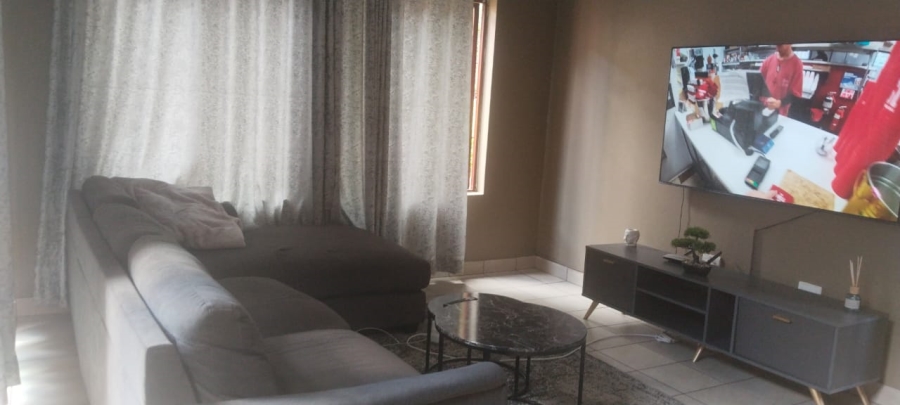To Let 2 Bedroom Property for Rent in Ruimsig Gauteng