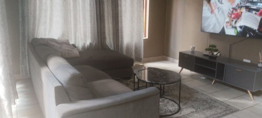 To Let 2 Bedroom Property for Rent in Ruimsig Gauteng