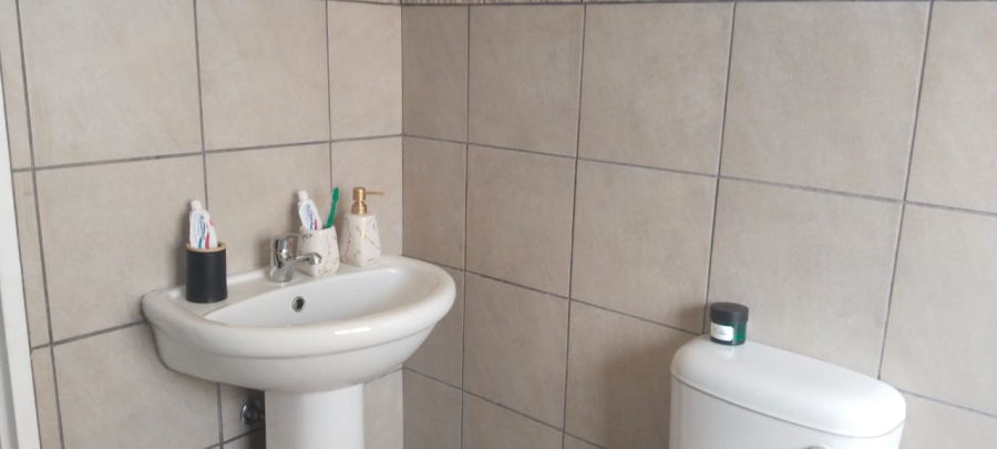 To Let 2 Bedroom Property for Rent in Ruimsig Gauteng