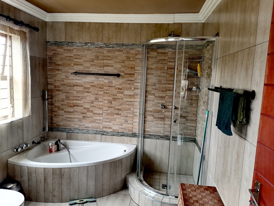 To Let 4 Bedroom Property for Rent in Rangeview Gauteng