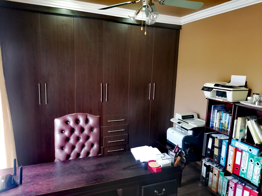 To Let 4 Bedroom Property for Rent in Rangeview Gauteng