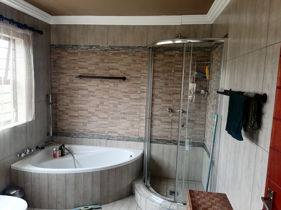 To Let 4 Bedroom Property for Rent in Rangeview Gauteng