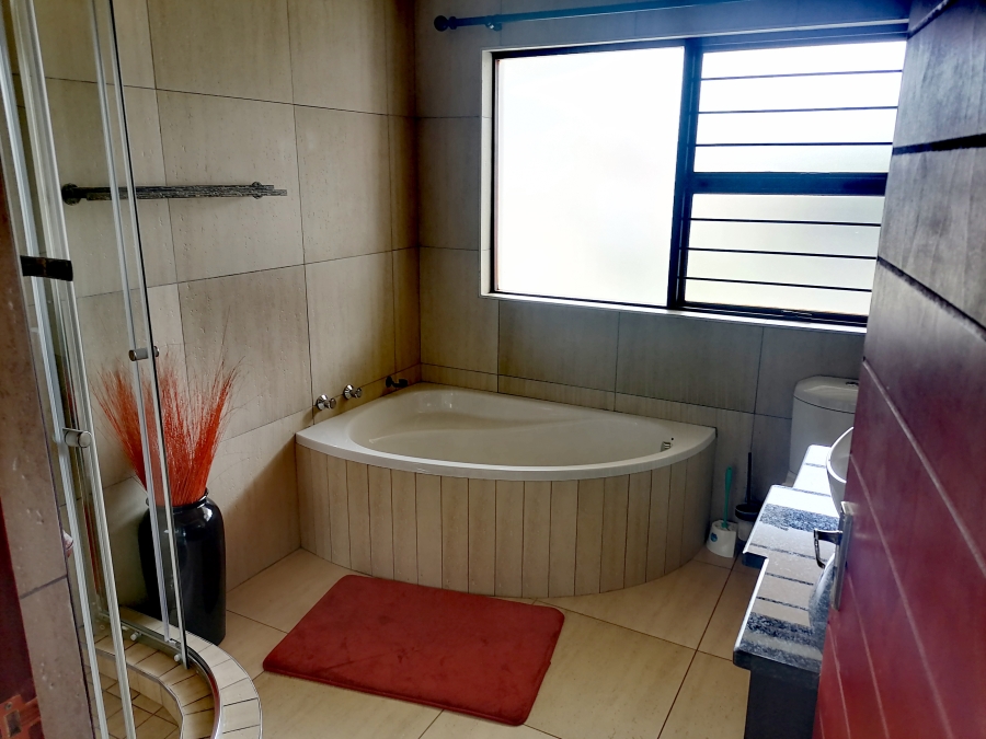 To Let 4 Bedroom Property for Rent in Rangeview Gauteng