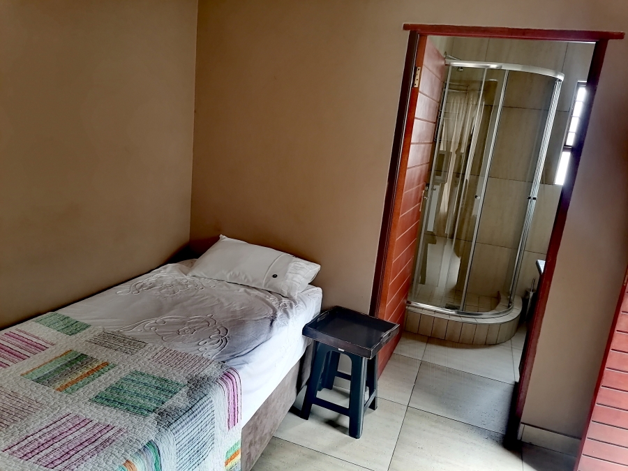 To Let 4 Bedroom Property for Rent in Rangeview Gauteng