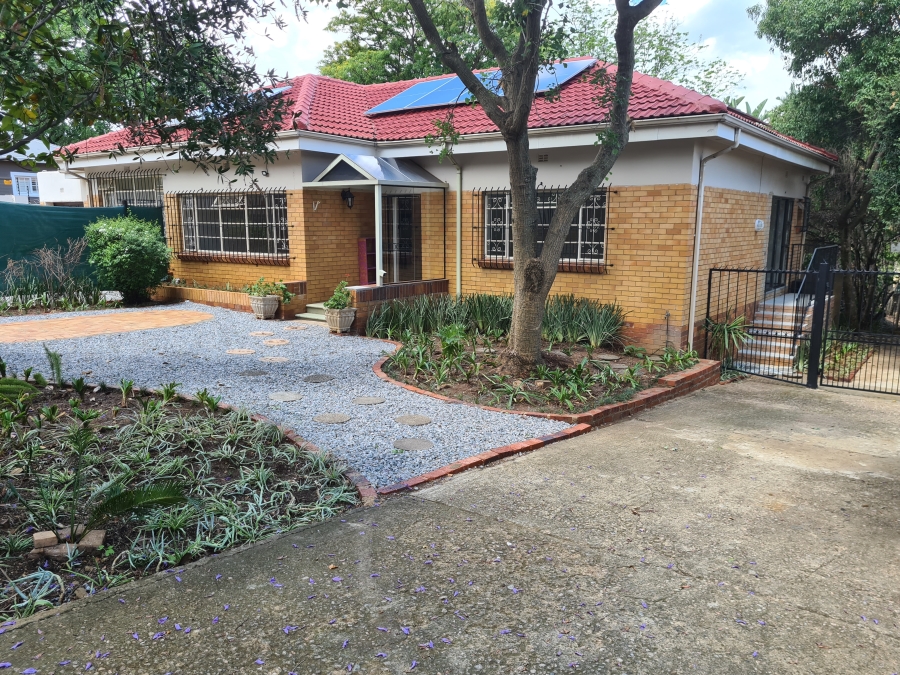 To Let 2 Bedroom Property for Rent in Linden Gauteng