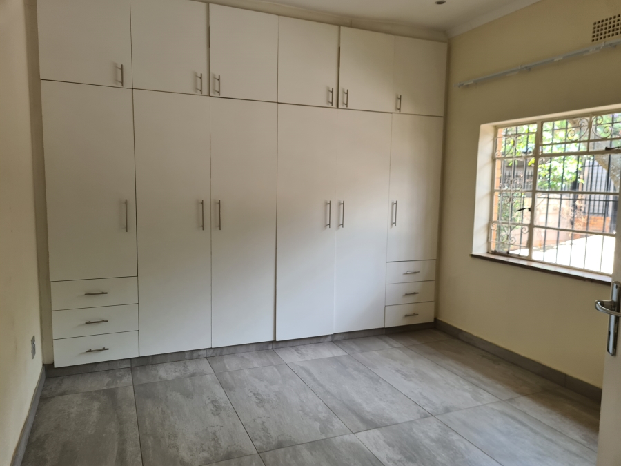 To Let 2 Bedroom Property for Rent in Linden Gauteng