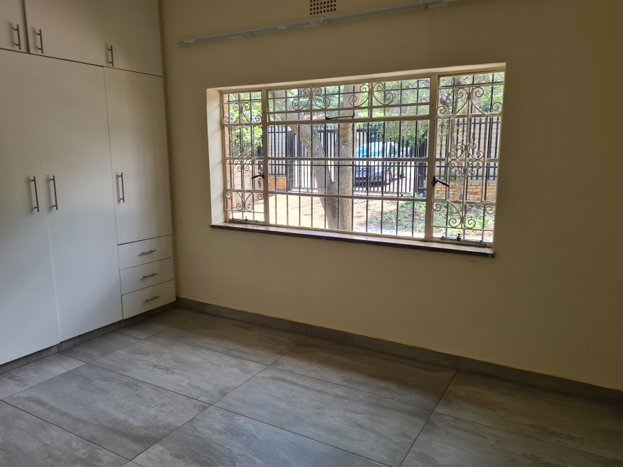 To Let 2 Bedroom Property for Rent in Linden Gauteng
