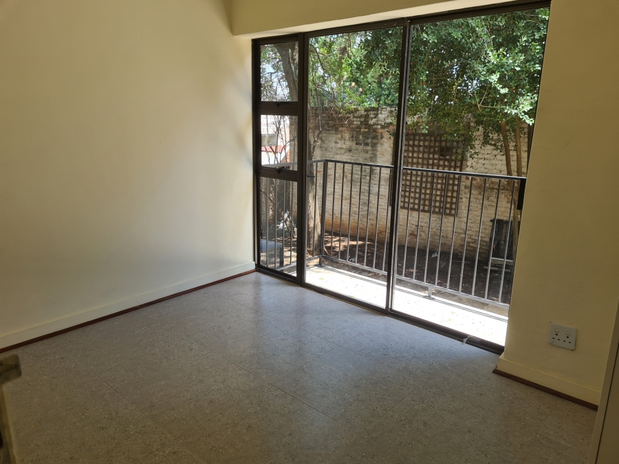 To Let 2 Bedroom Property for Rent in Linden Gauteng