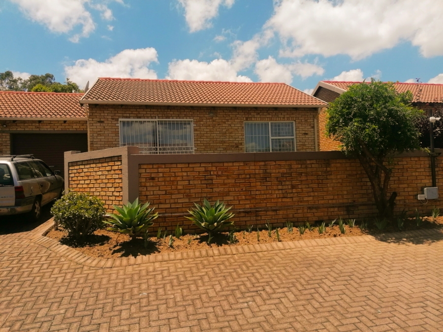 To Let 2 Bedroom Property for Rent in Honeydew Manor Gauteng