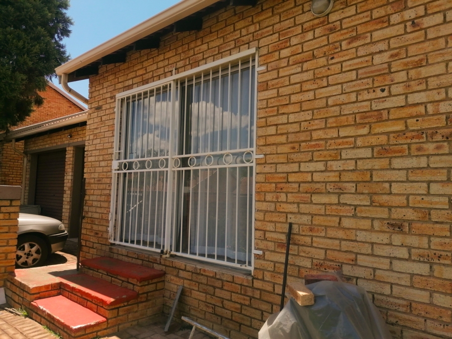 To Let 2 Bedroom Property for Rent in Honeydew Manor Gauteng