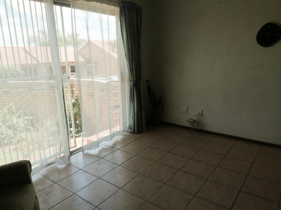 To Let 2 Bedroom Property for Rent in Honeydew Manor Gauteng