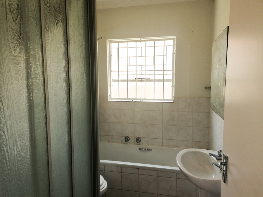 To Let 2 Bedroom Property for Rent in Honeydew Manor Gauteng
