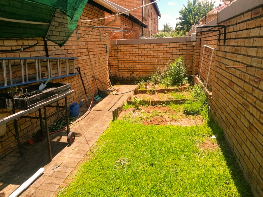 To Let 2 Bedroom Property for Rent in Honeydew Manor Gauteng