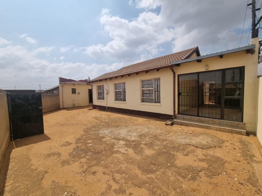 3 Bedroom Property for Sale in Bram Fischerville Gauteng