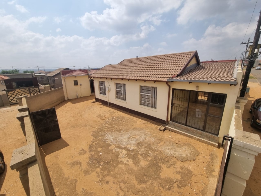3 Bedroom Property for Sale in Bram Fischerville Gauteng