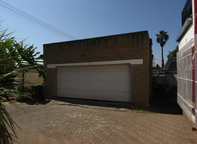 4 Bedroom Property for Sale in Glenanda Gauteng