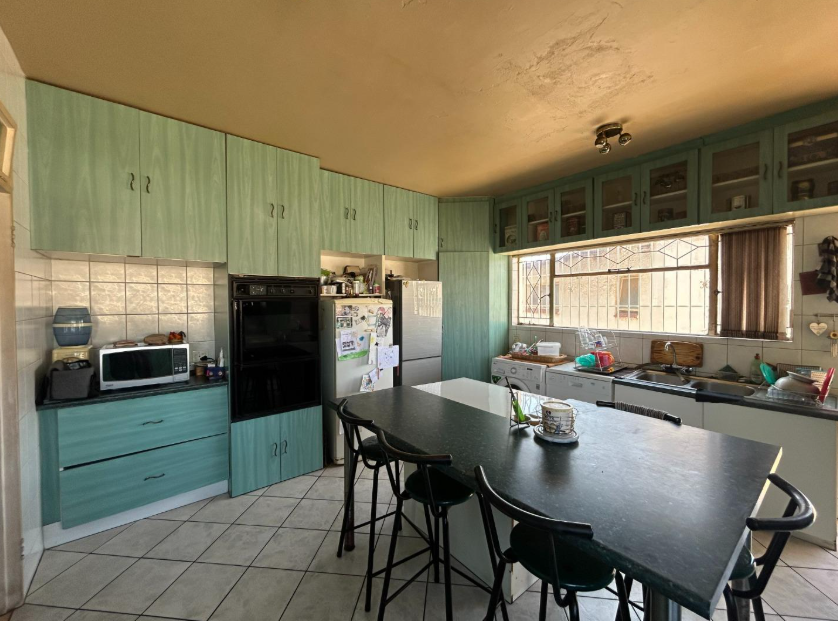 4 Bedroom Property for Sale in Glenanda Gauteng