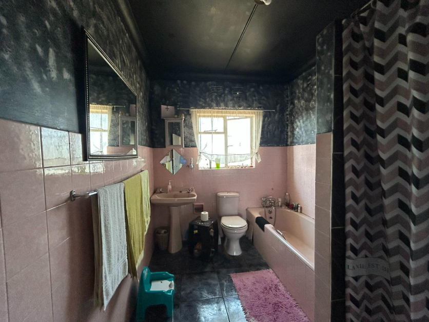 4 Bedroom Property for Sale in Glenanda Gauteng