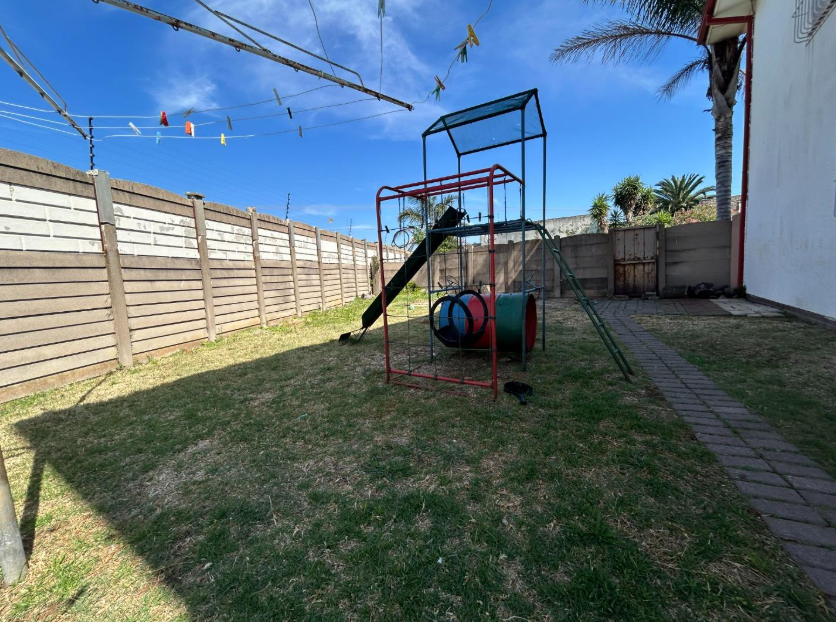 4 Bedroom Property for Sale in Glenanda Gauteng