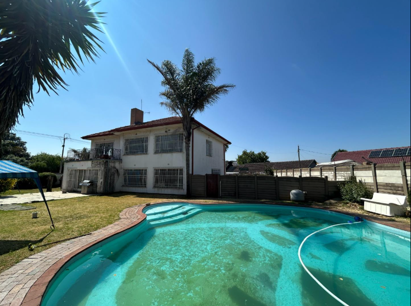 4 Bedroom Property for Sale in Glenanda Gauteng