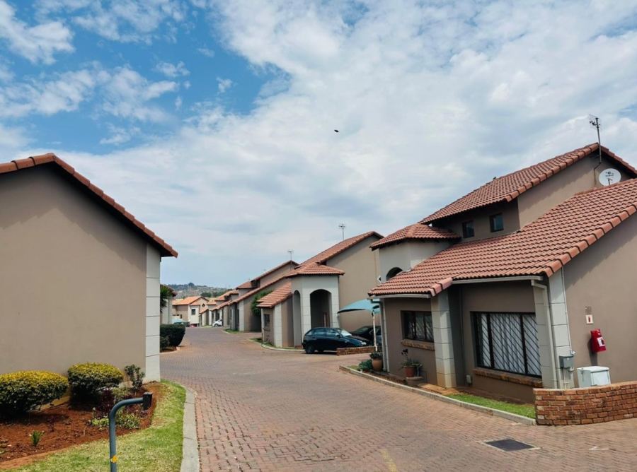 2 Bedroom Property for Sale in Mondeor Gauteng