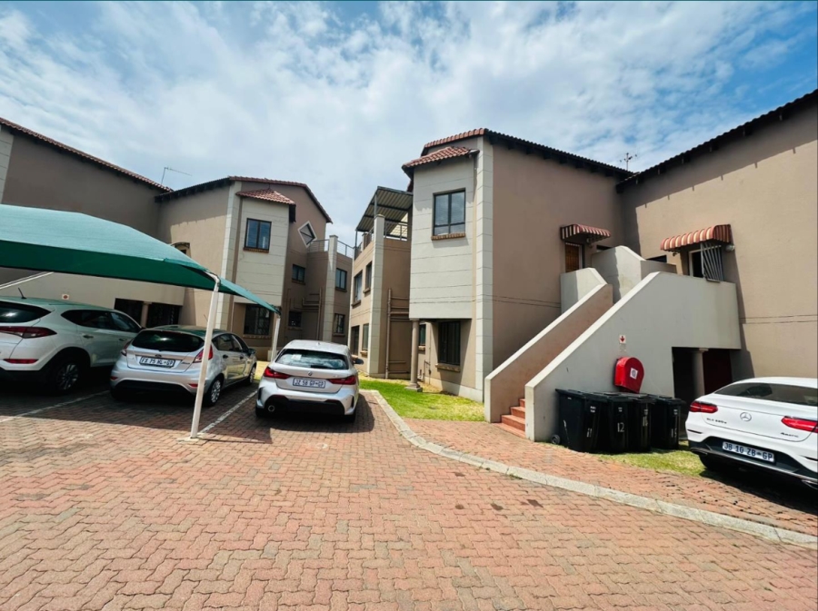 2 Bedroom Property for Sale in Mondeor Gauteng