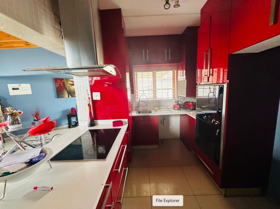 2 Bedroom Property for Sale in Mondeor Gauteng