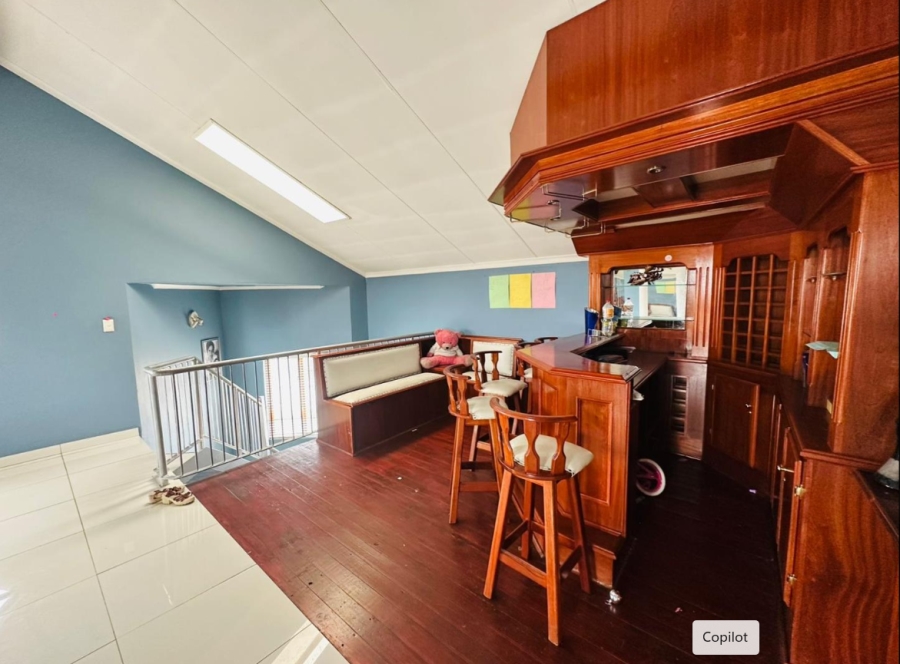 2 Bedroom Property for Sale in Mondeor Gauteng