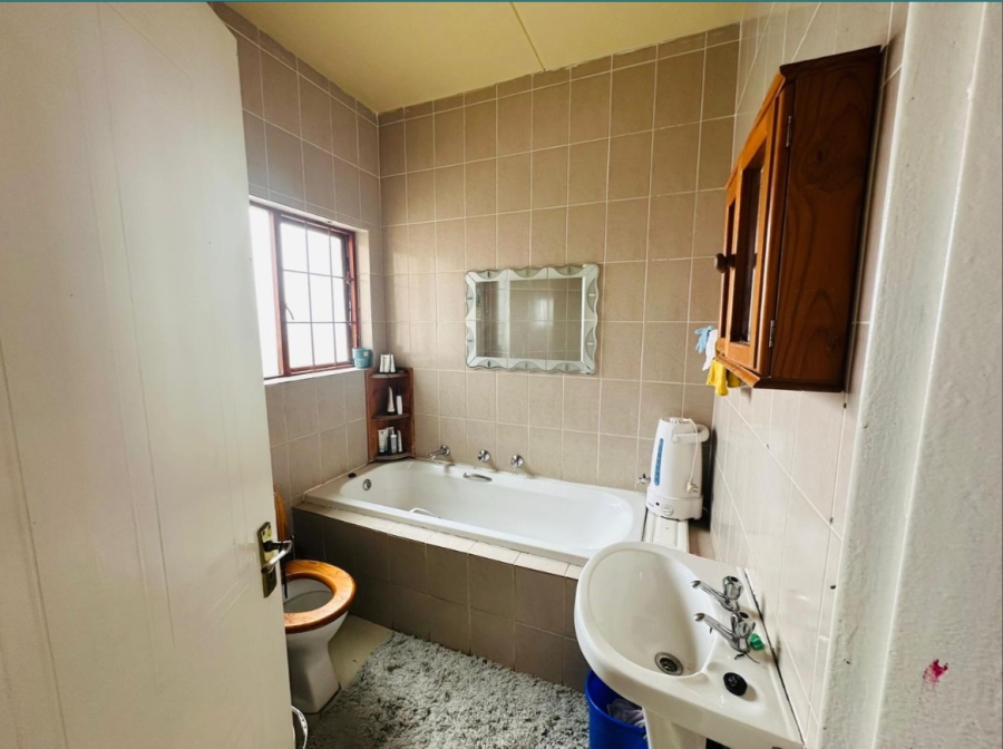 2 Bedroom Property for Sale in Mondeor Gauteng