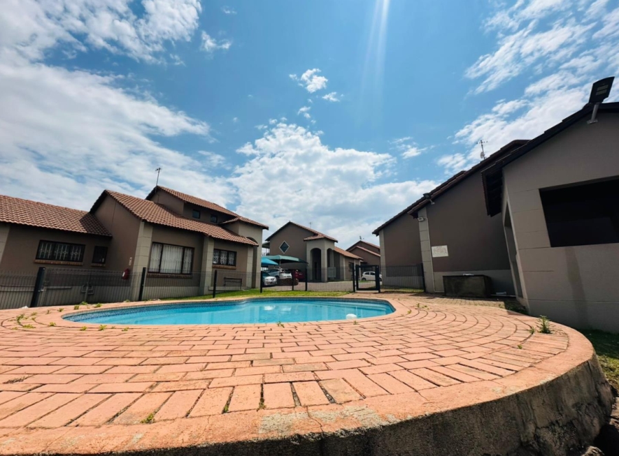 2 Bedroom Property for Sale in Mondeor Gauteng
