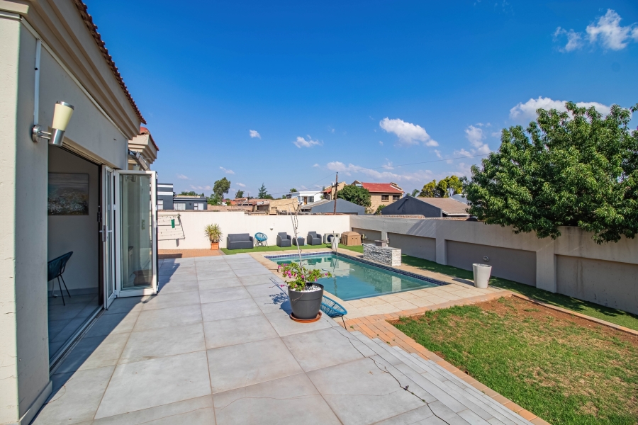 4 Bedroom Property for Sale in Liefde en Vrede Gauteng