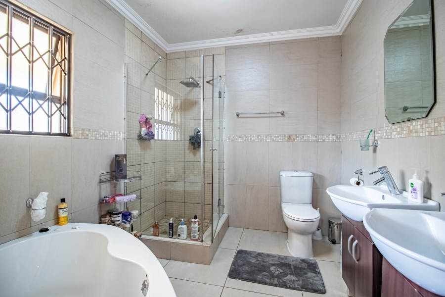 4 Bedroom Property for Sale in Liefde en Vrede Gauteng