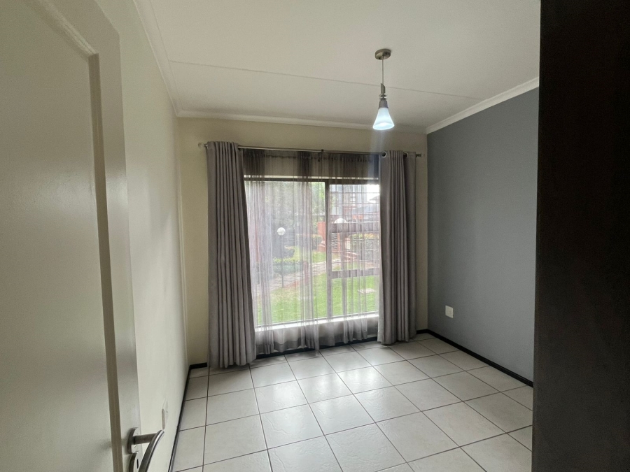 3 Bedroom Property for Sale in Oakdene Gauteng