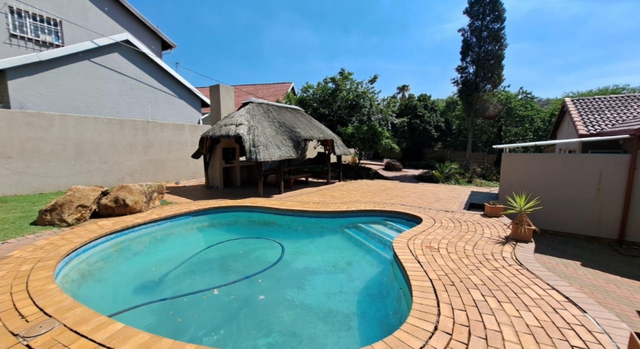 3 Bedroom Property for Sale in Mulbarton Gauteng