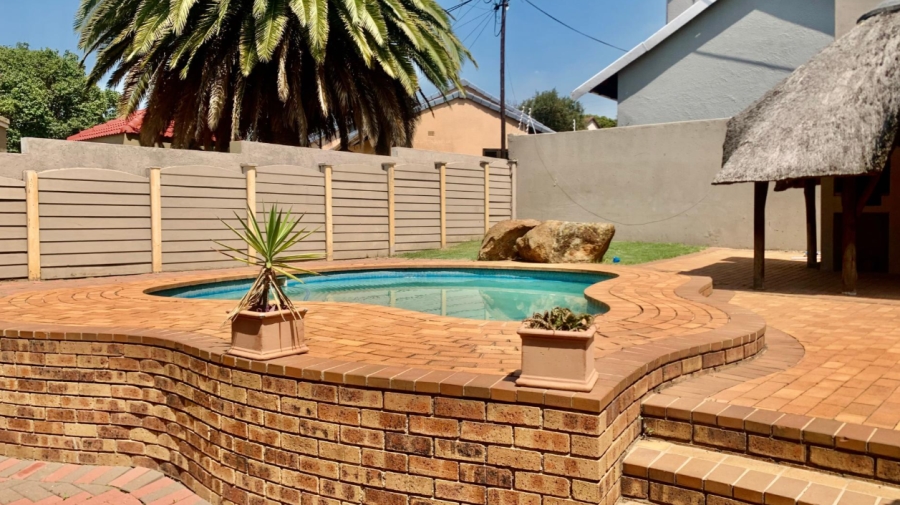 3 Bedroom Property for Sale in Mulbarton Gauteng