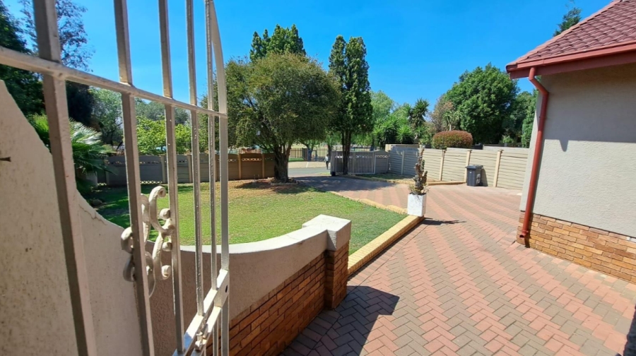 3 Bedroom Property for Sale in Mulbarton Gauteng