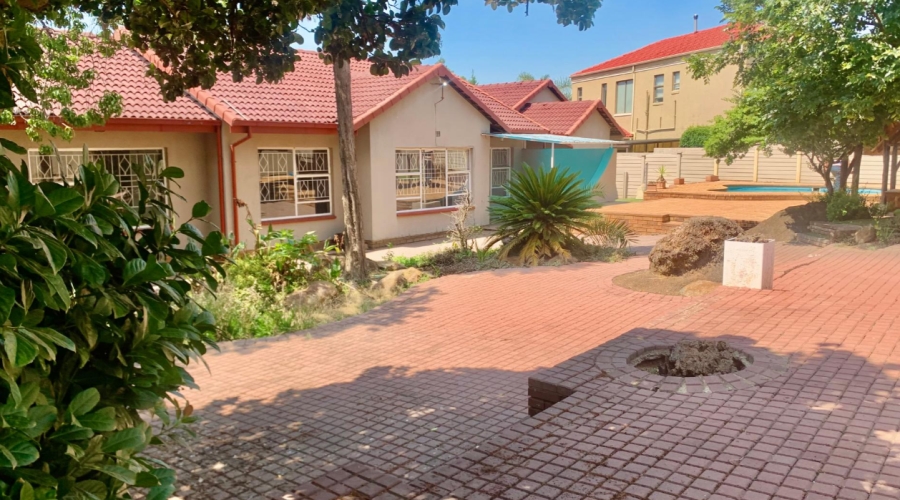 3 Bedroom Property for Sale in Mulbarton Gauteng