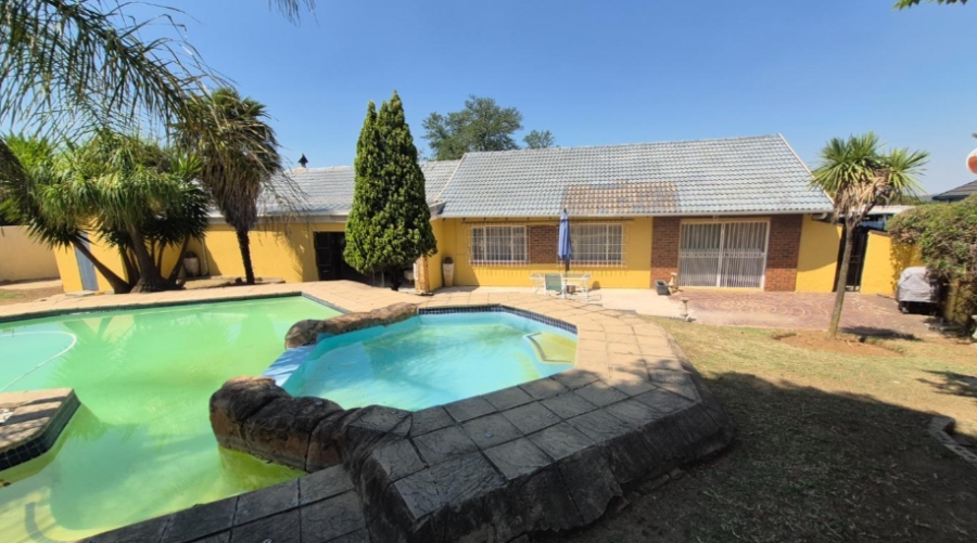 4 Bedroom Property for Sale in Mulbarton Gauteng