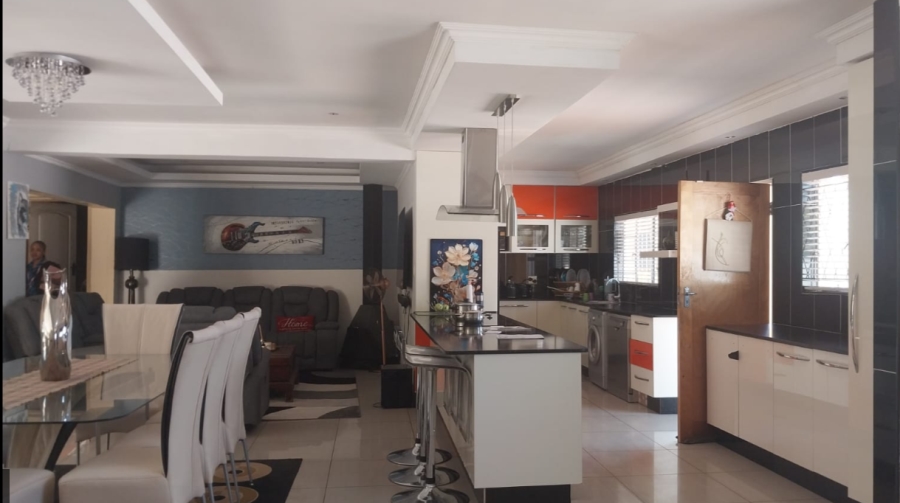 4 Bedroom Property for Sale in Mulbarton Gauteng