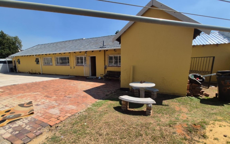 4 Bedroom Property for Sale in Mulbarton Gauteng