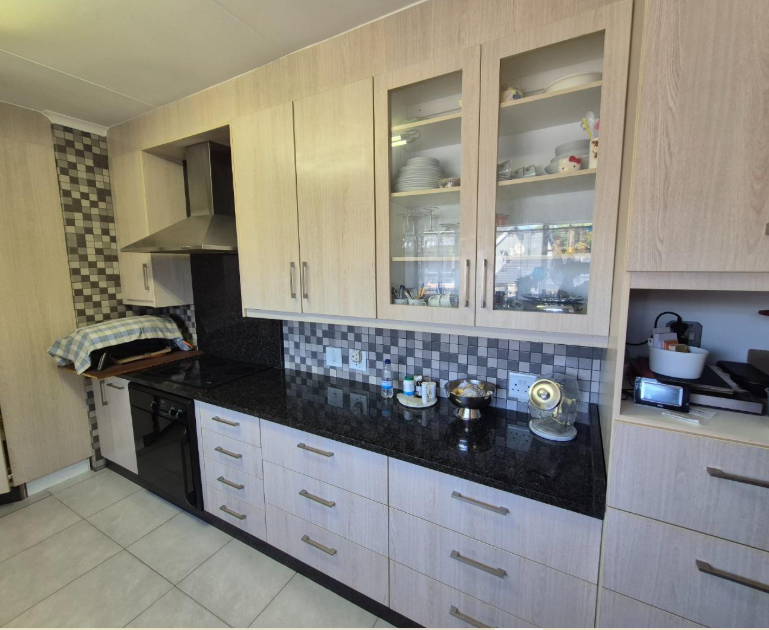 3 Bedroom Property for Sale in Mulbarton Gauteng