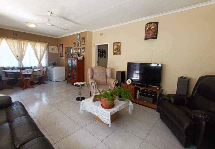 3 Bedroom Property for Sale in Mulbarton Gauteng
